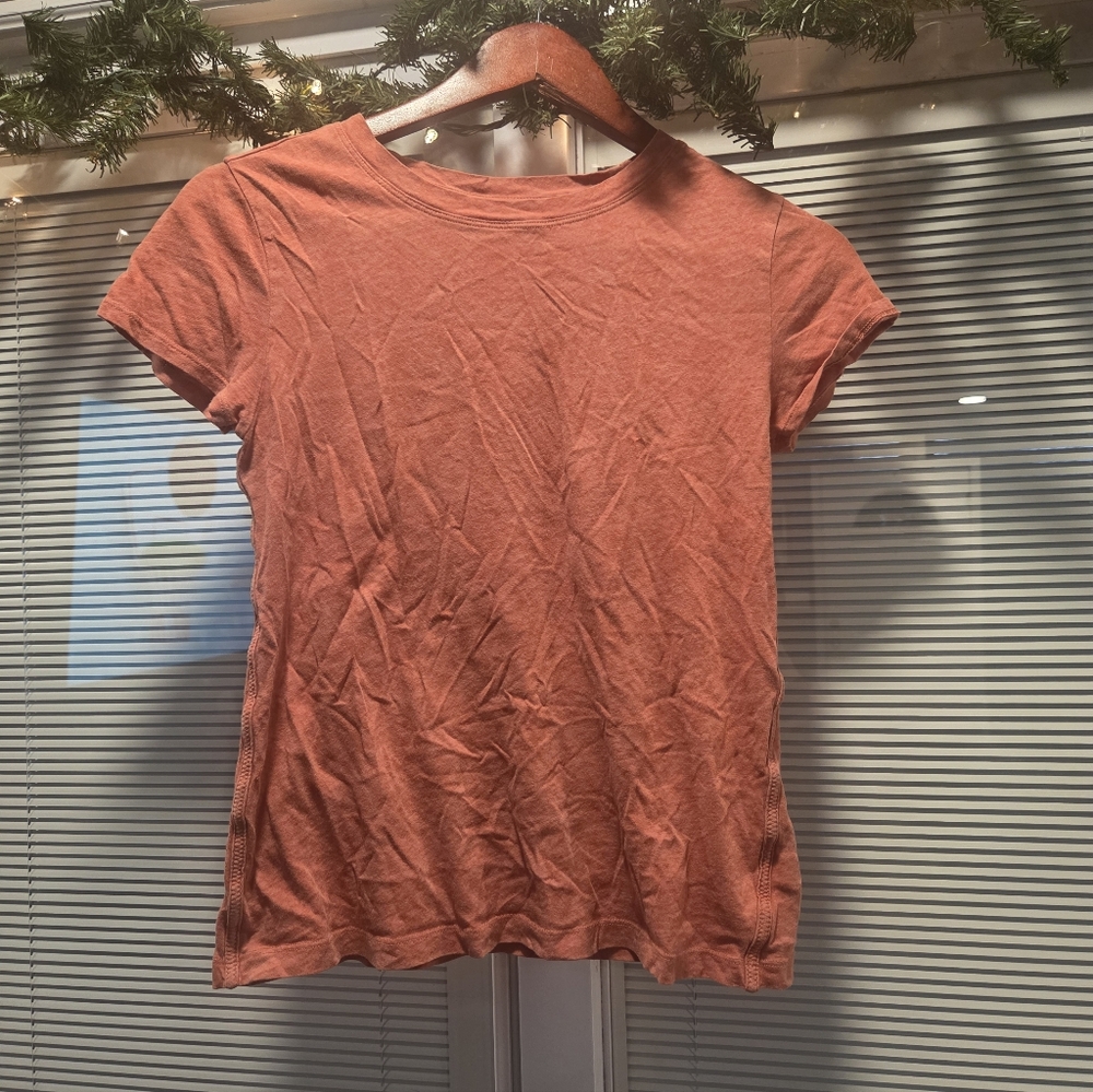 ATHLETA WOMEN'S ETRUSCAN RED SNAKE SHORT SLEEVE ORGANIC DAILY CREW TEE Sz XXS - Picture 2 of 4